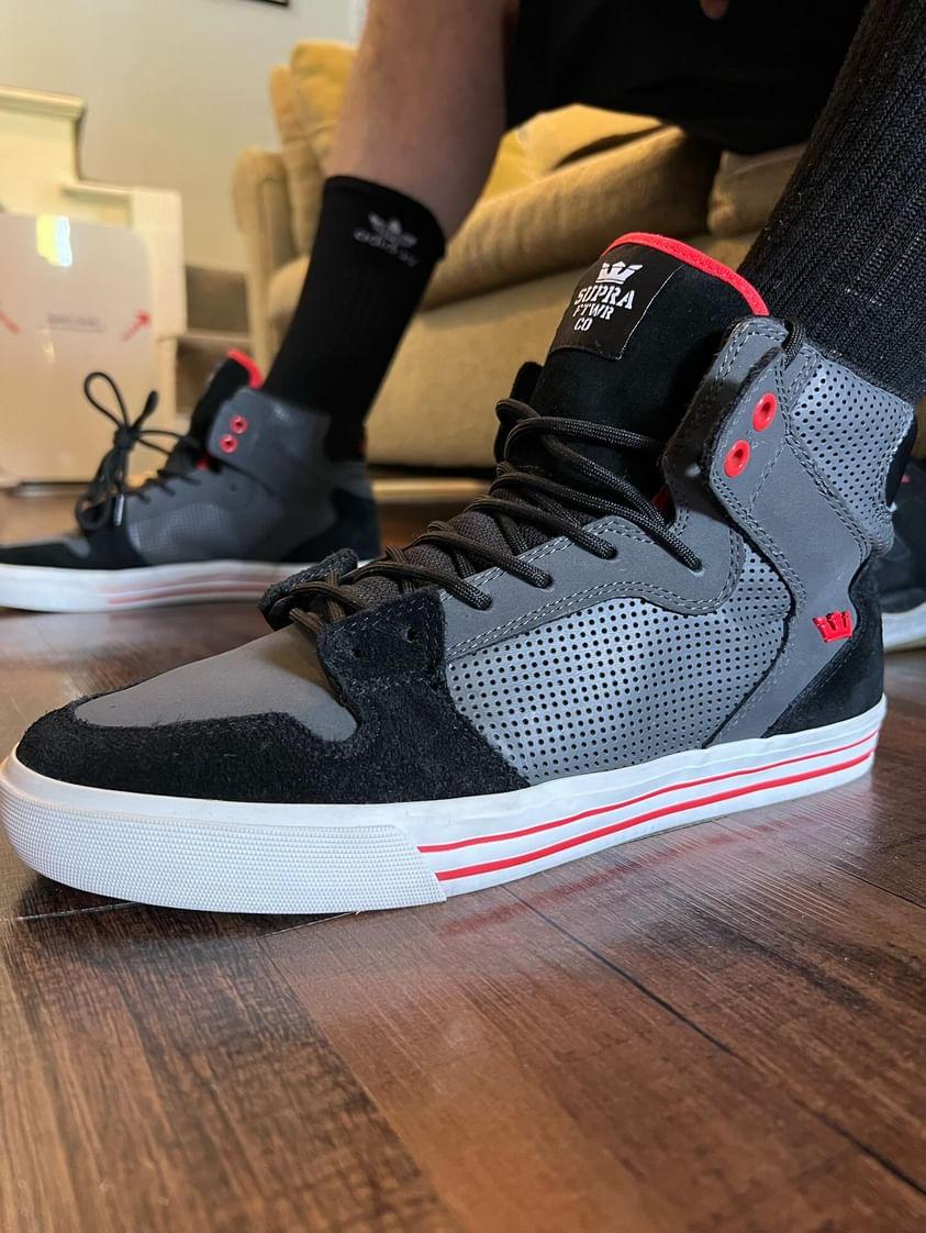 Supra Vaider Grey/Blk/Red (Pre Owned) skate shoes 10.5