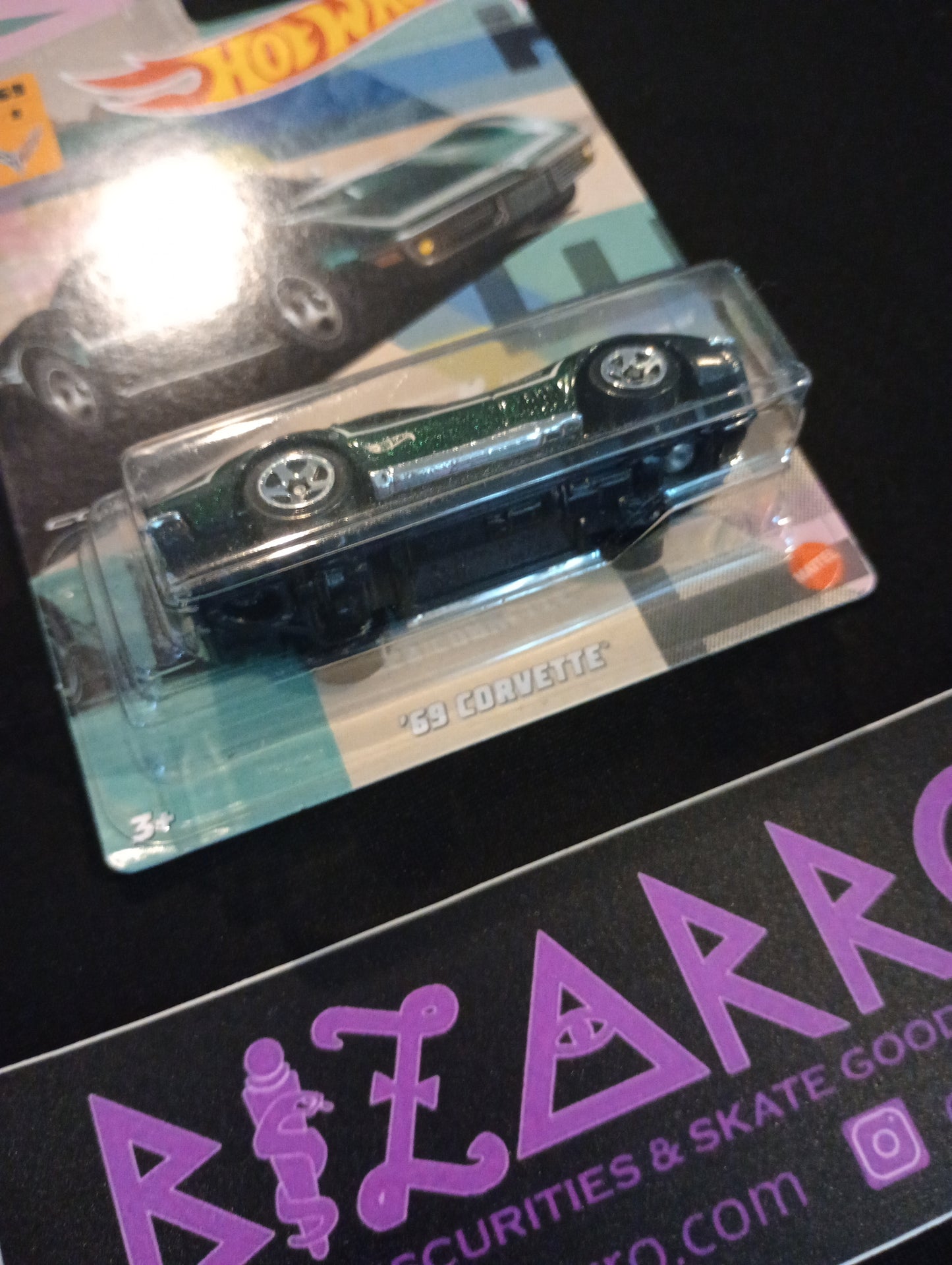 Hot Wheels 70 years - '69 CORVETTE - Green 4/8 GRT01 CRISP Card/Window
