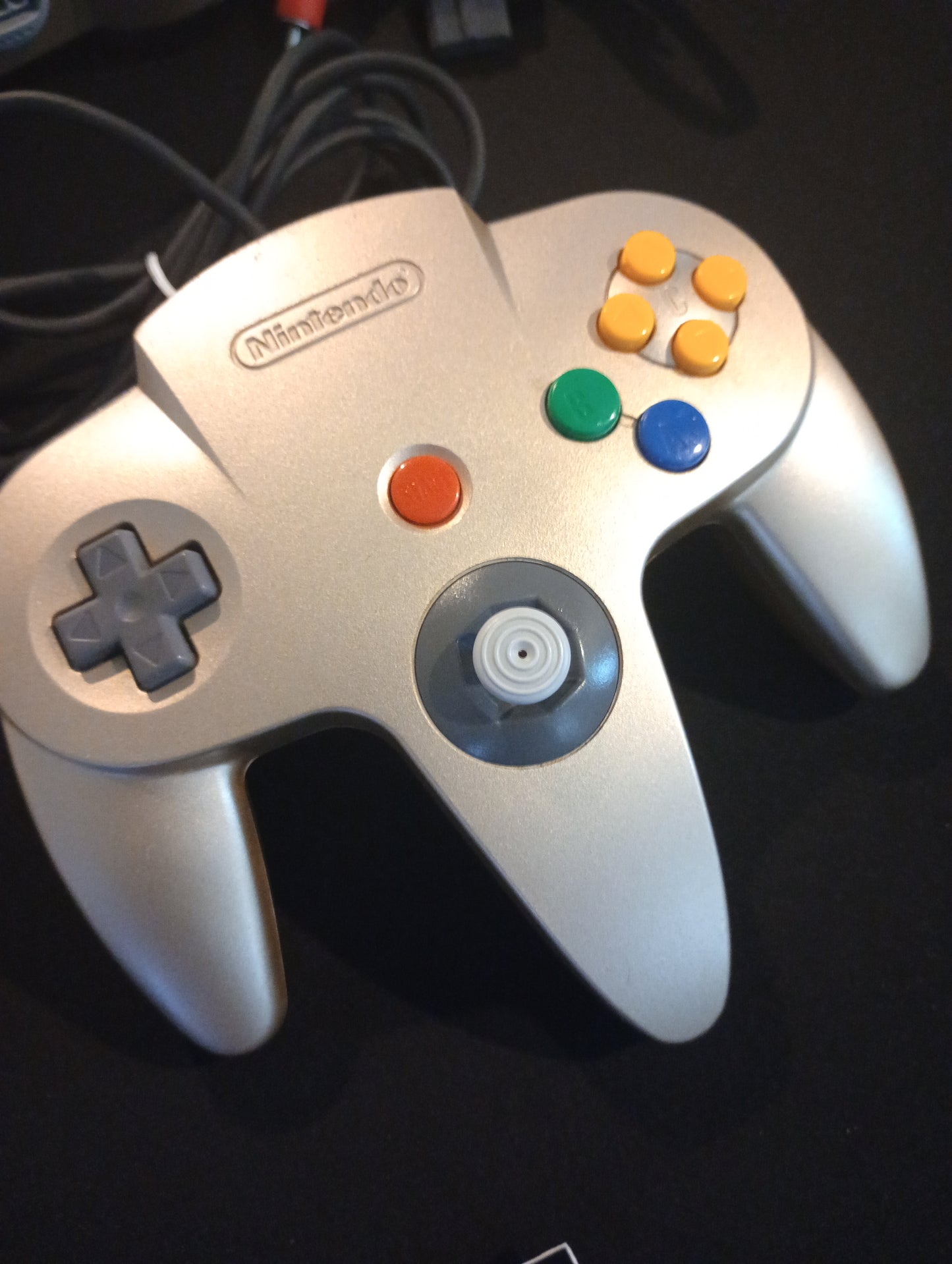 Gold Nintendo 64 "Toys R Us Exclusive" USA model w/ 2 Official Gold N64 Controllers & Dr. Mario game