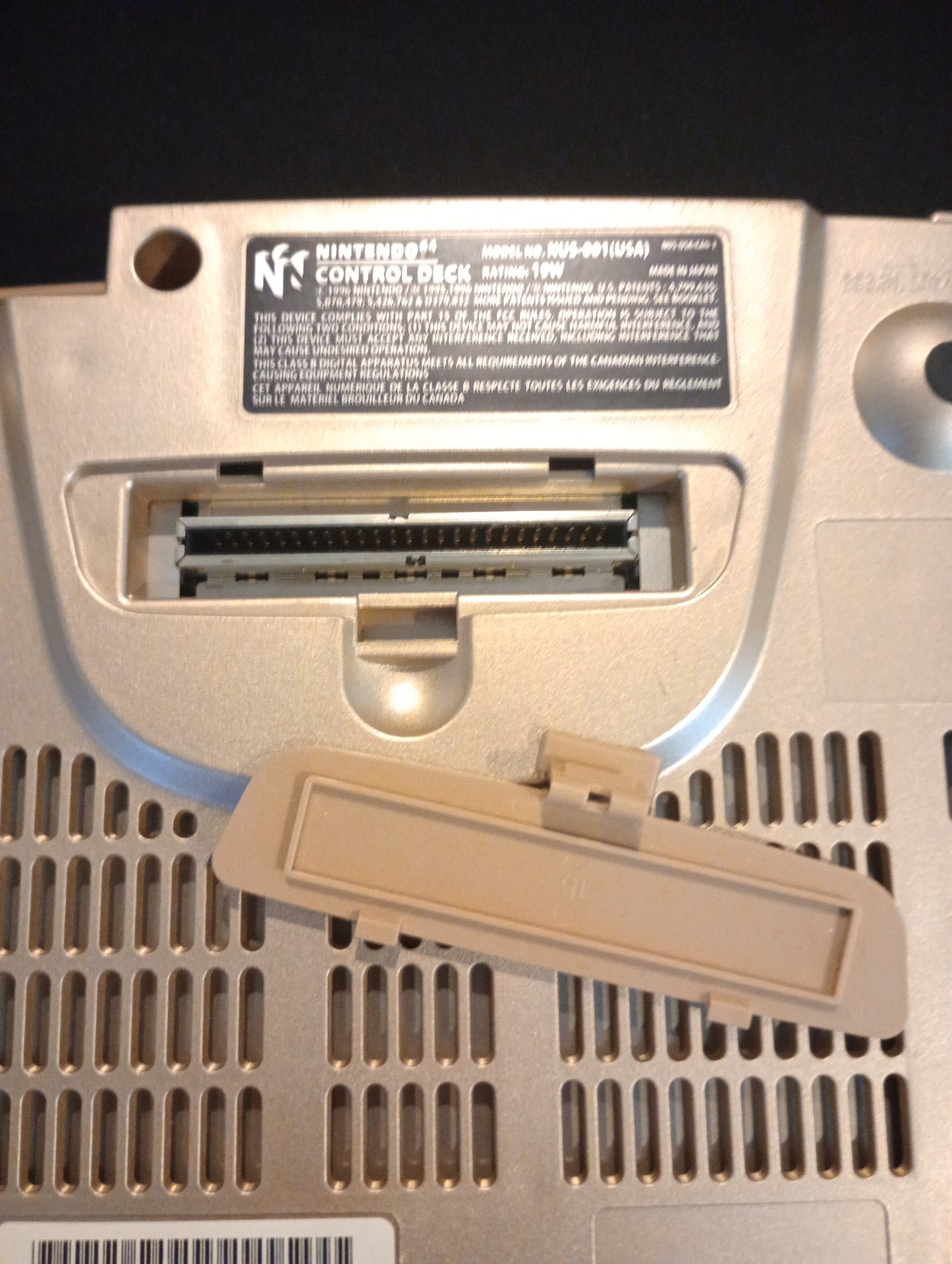 Gold Nintendo 64 "Toys R Us Exclusive" USA model w/ 2 Official Gold N64 Controllers & Dr. Mario game